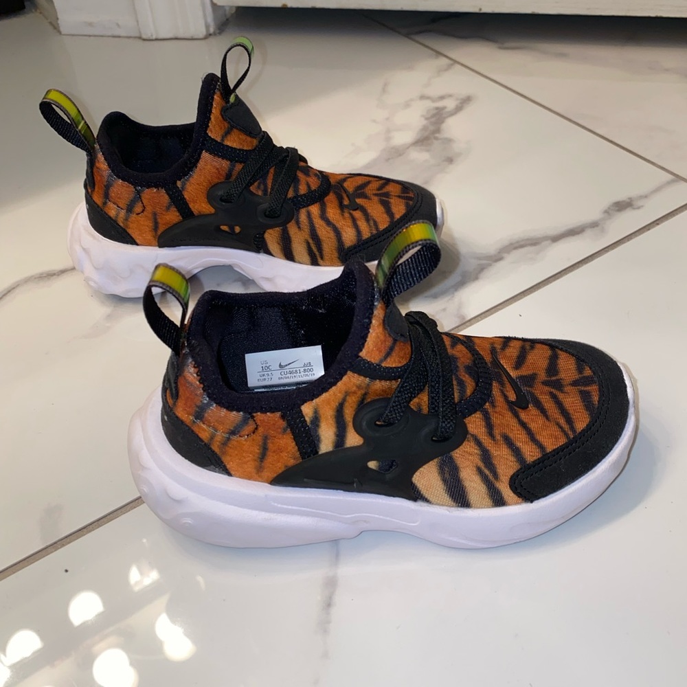 Nike tennis shoes sneakers